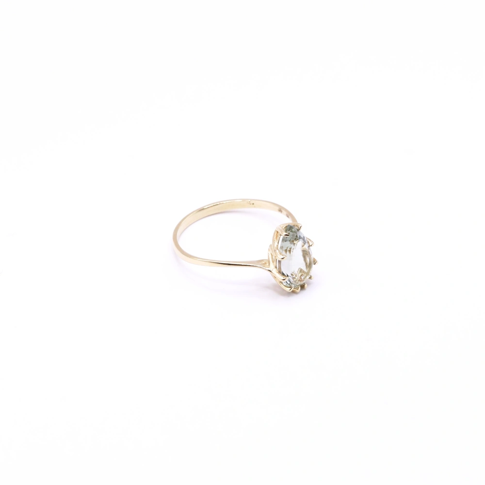 Green Amethyst Ring - Controlled Light